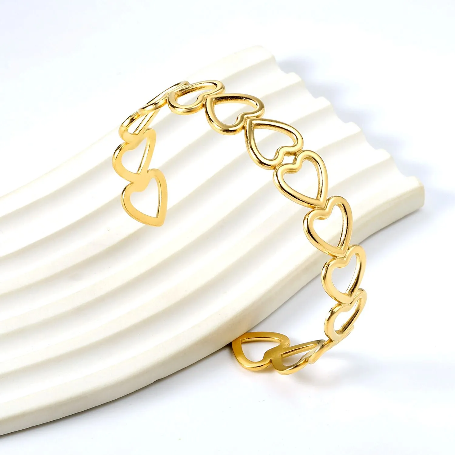 Heart bracelet gold